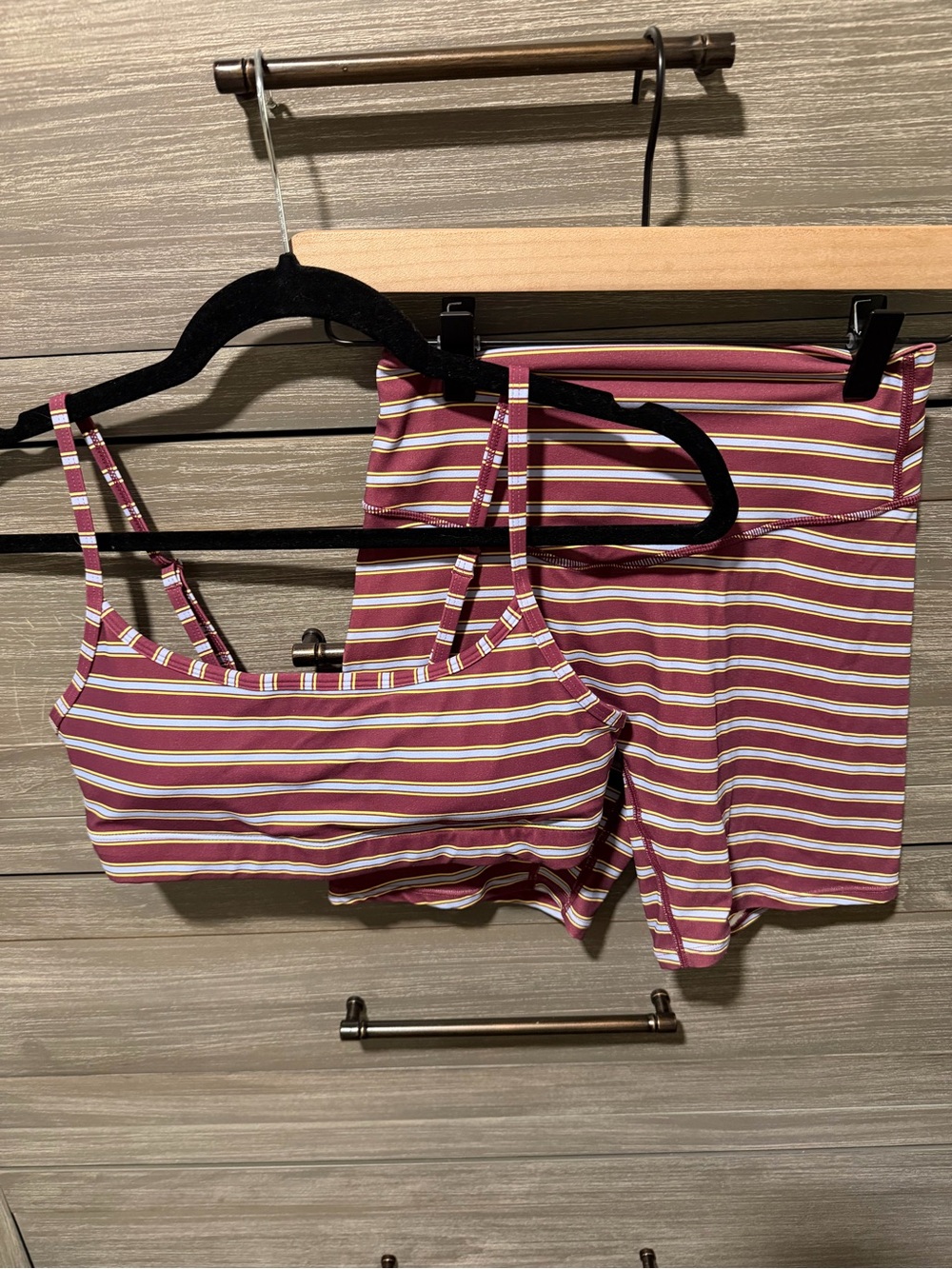 Vitality cloud II stream bra M and volley short S in maroon stripe